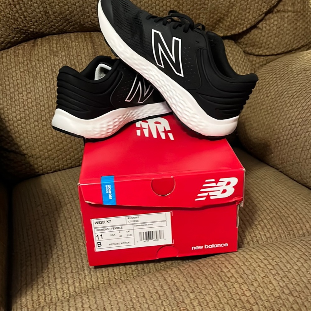 Like new women’s new balance sneakers